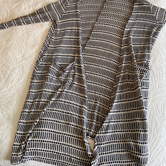 Lularoe Sarah Cardigan in navy and cream weave - Picture 2 of 3